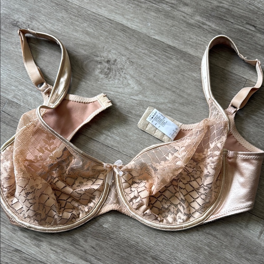 Cream Velvet Underwire Bra with Adjustable Straps